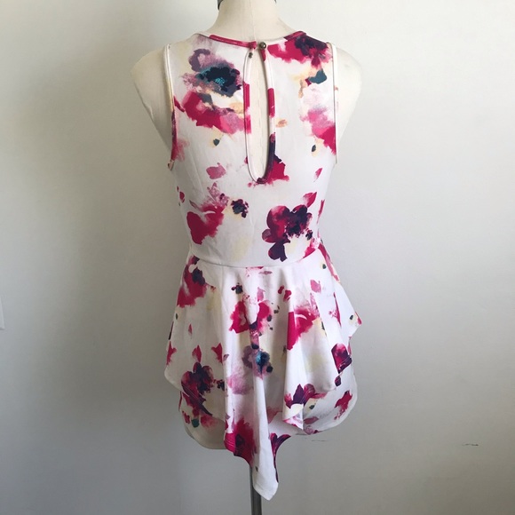 Floral Plunge Neck Romper 💕 - Picture 3 of 6